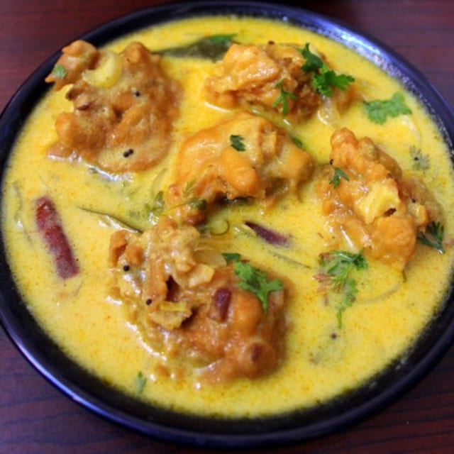 PUNJABI KADHI PAKORA.