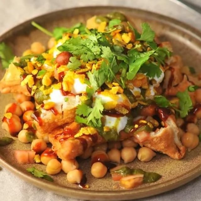 L- SAMOSA CHAAT.