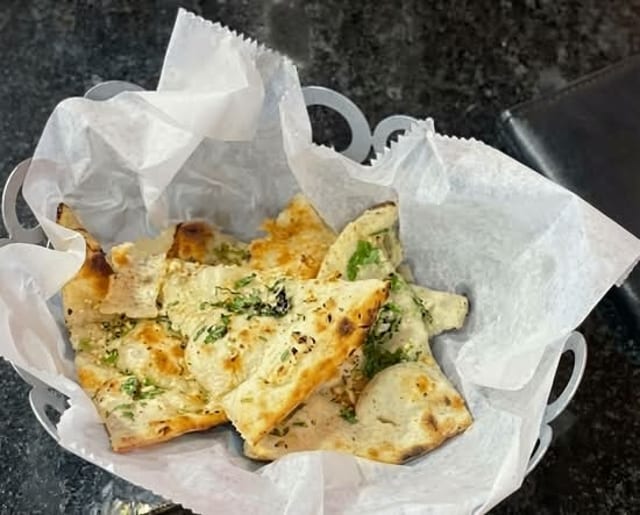 BASIL GARLIC CHEESE NAAN.